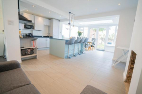 Modern 3 Bed House in Sidcup, Parking